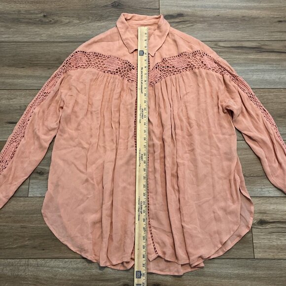 Free People Katie Bird Blouse SZ Large Pink Crochet Knit Oversized Button Up - Picture 3 of 9